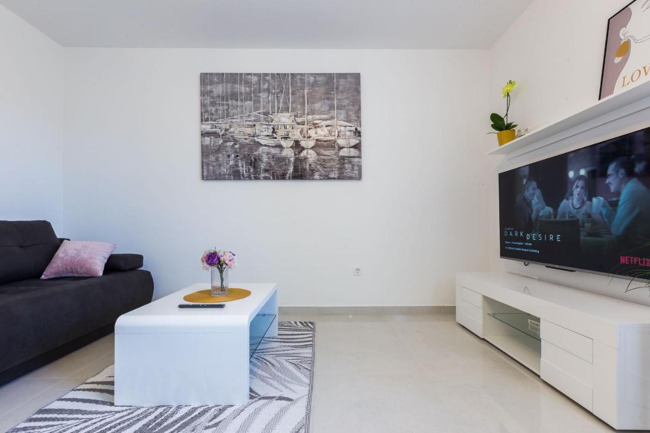 Petra Modern Apartment With Free Parking And Bbq Zadar Exterior photo