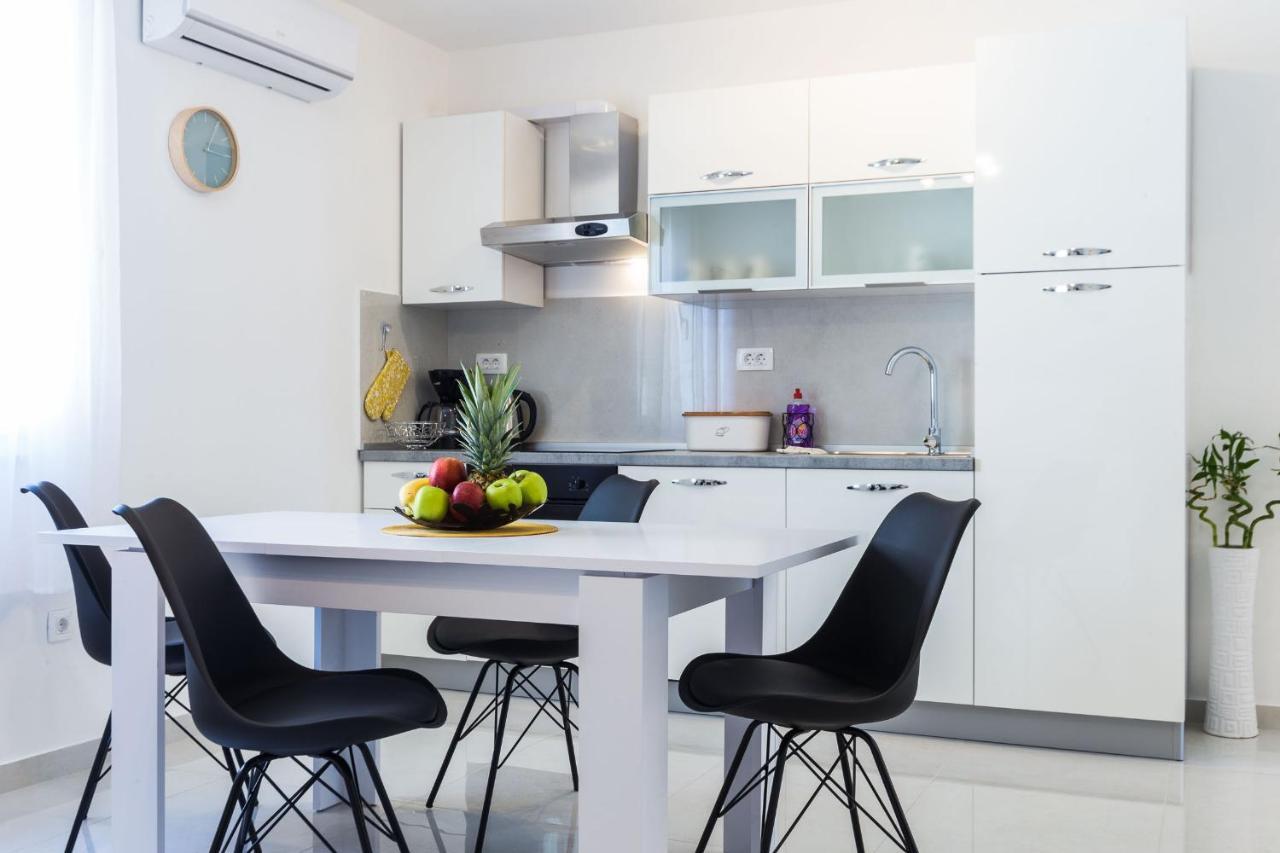 Petra Modern Apartment With Free Parking And Bbq Zadar Exterior photo