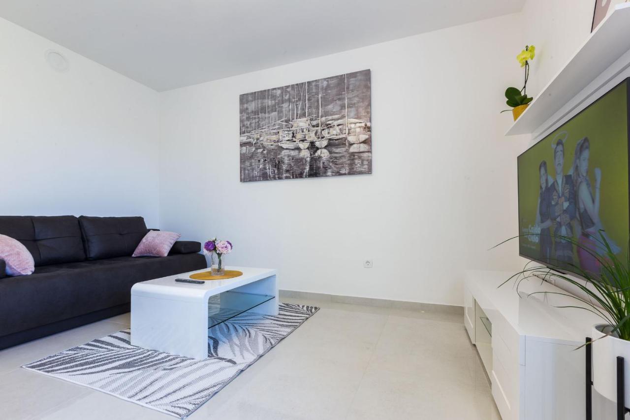 Petra Modern Apartment With Free Parking And Bbq Zadar Exterior photo