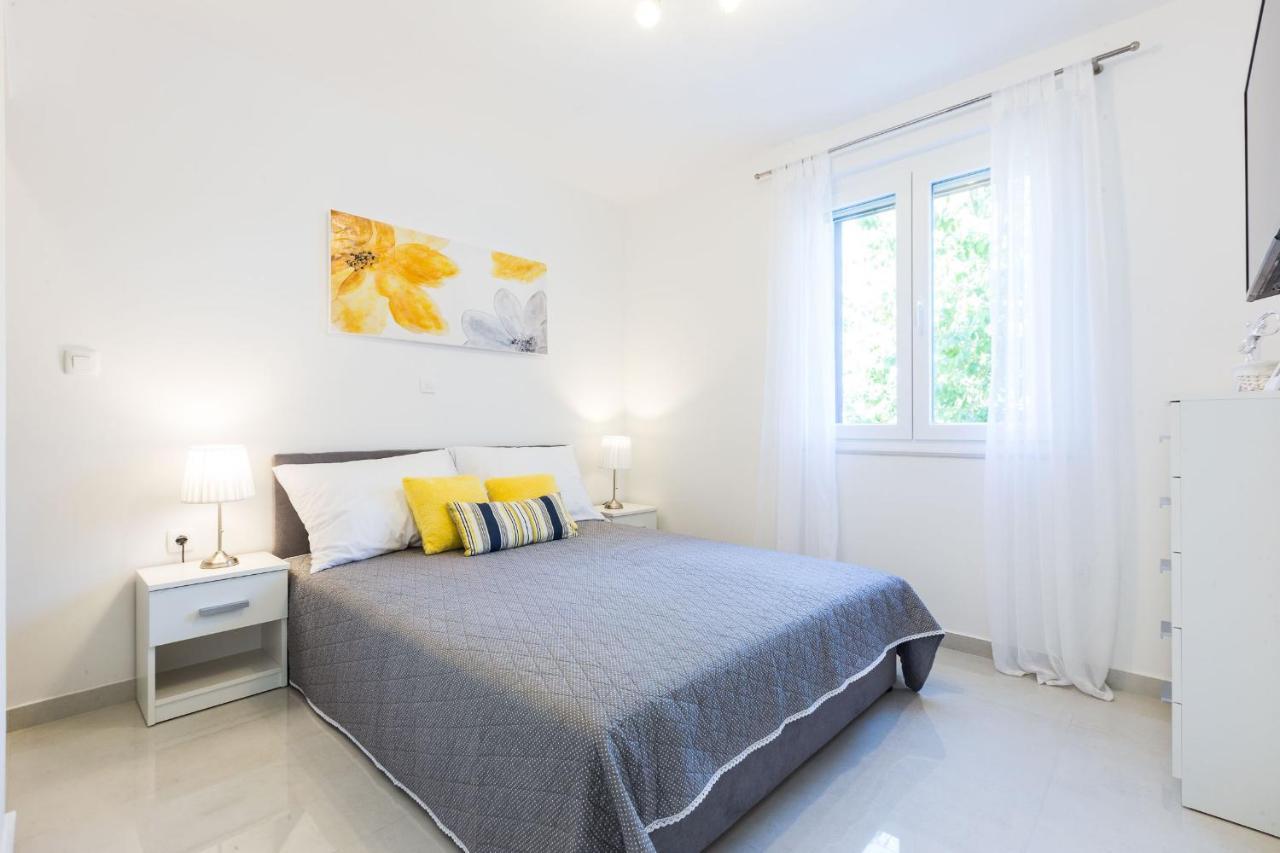 Petra Modern Apartment With Free Parking And Bbq Zadar Exterior photo