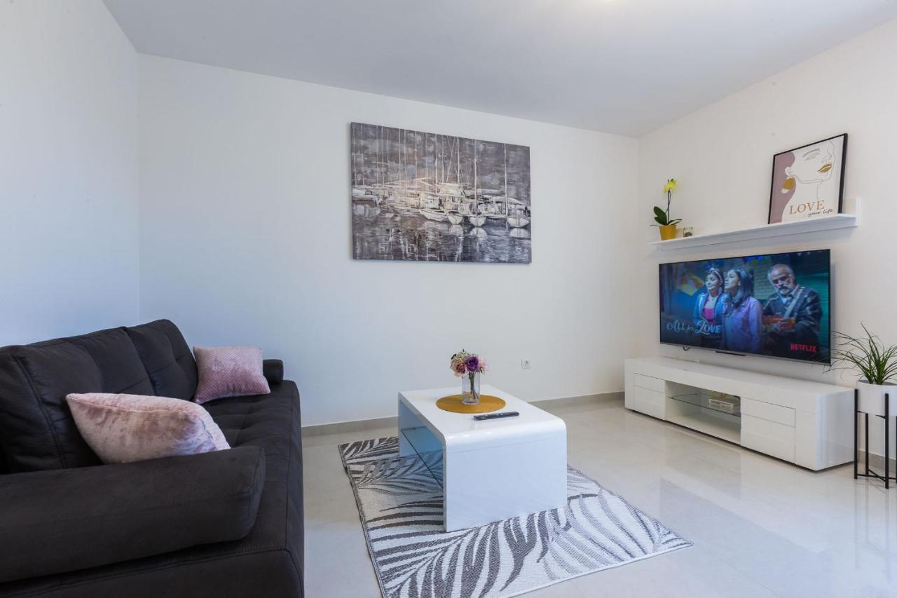 Petra Modern Apartment With Free Parking And Bbq Zadar Exterior photo